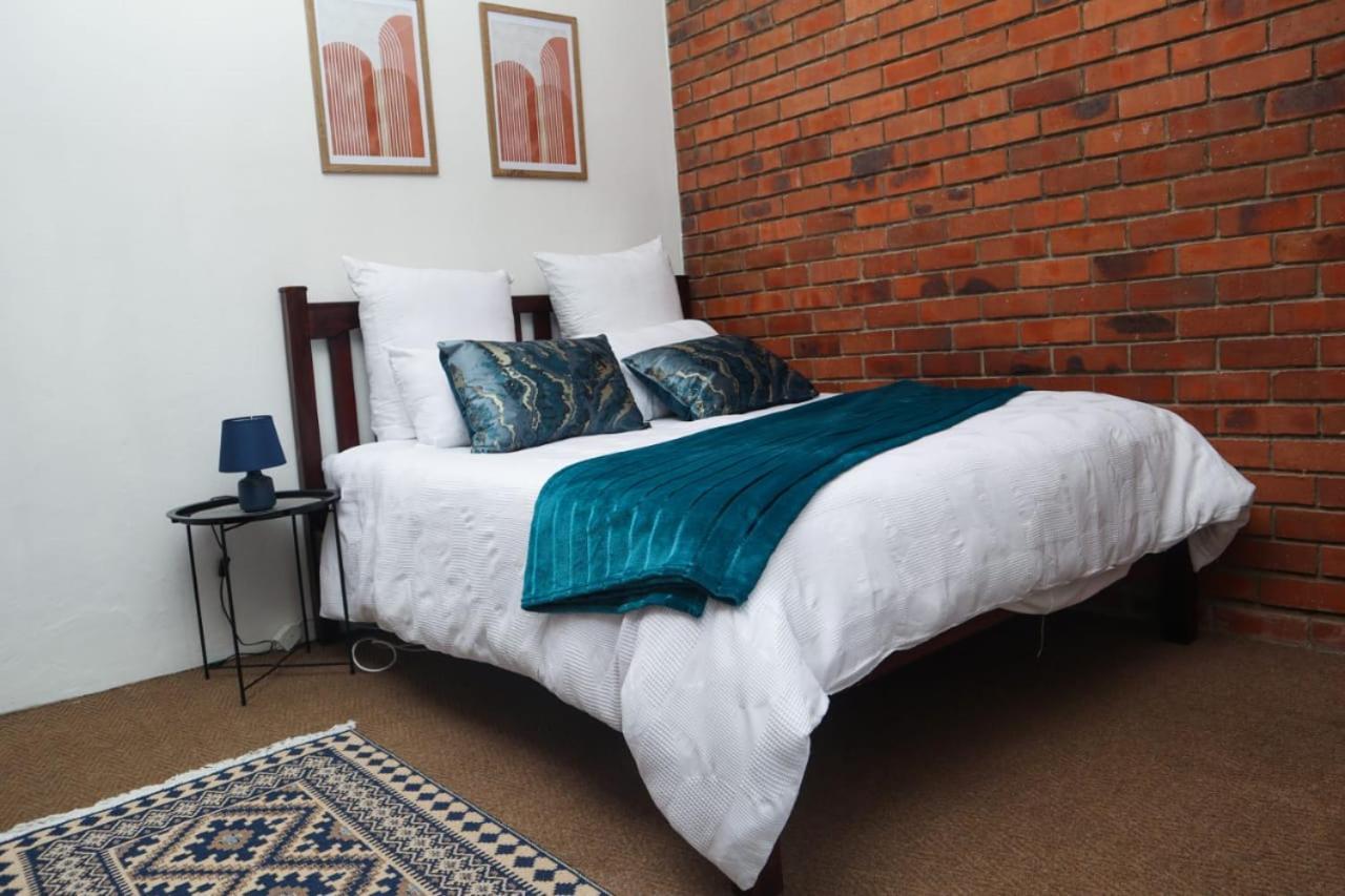 Spacious And Luxury 3 Bedroom Apartment *